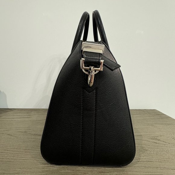 GIVENCHY Black Small Sugar Antigona Bag - Picture 5 of 14